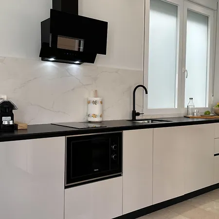 Navas 202 Elegant Suite-3